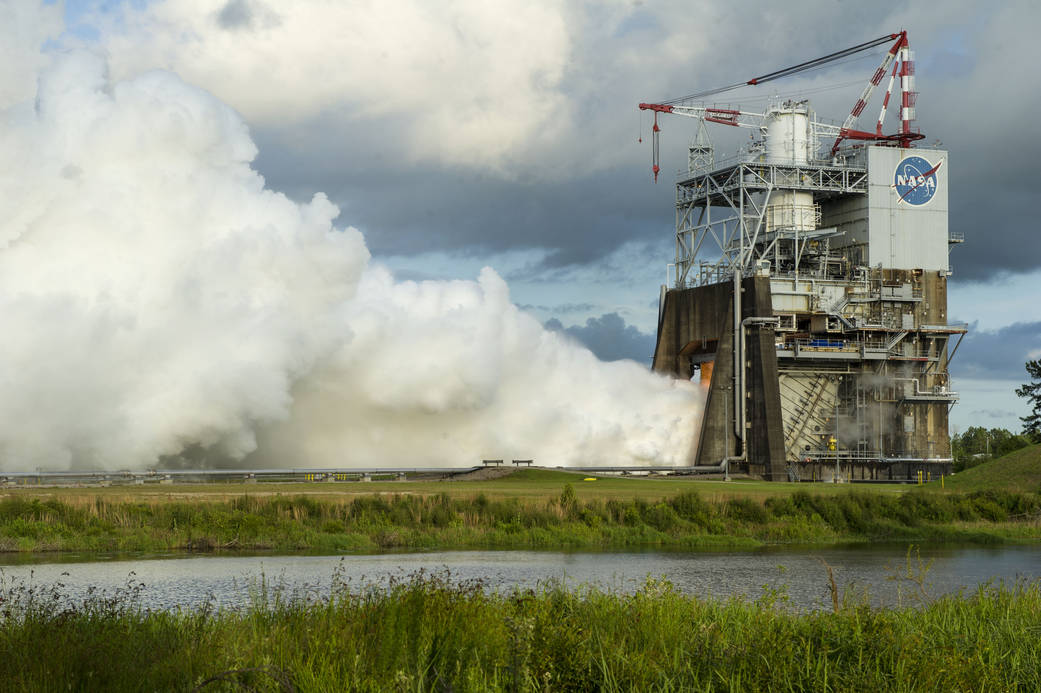 SLS-RS-25-Test-Fire-May-2015.jpg