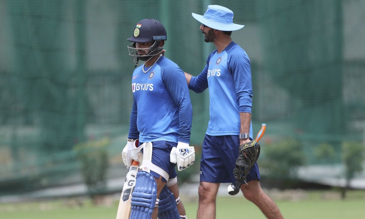 Rishabh Pant and India's batting coach Vikram Rathour at a training session in Bengaluru on September 20, 2019. — AP