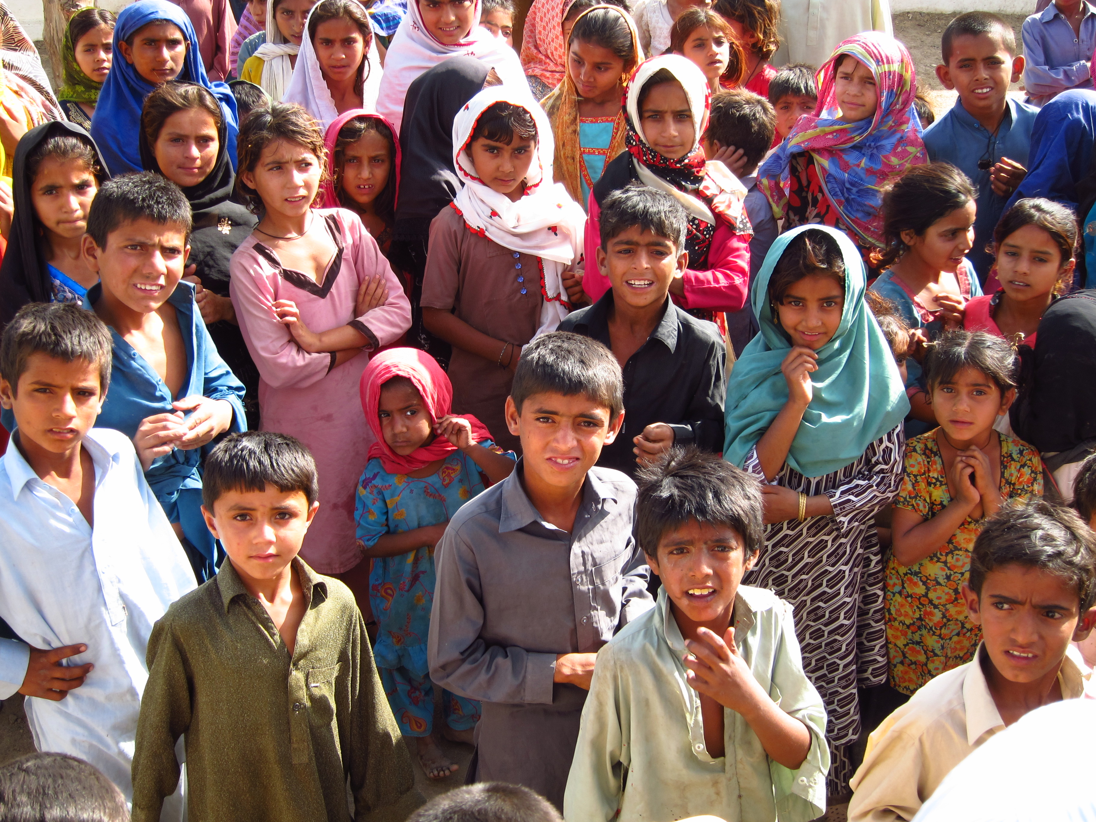 Children_in_a_village%2C_Sindh%2C_Pakistan%2C_April_2012_%288405077775%29.jpg