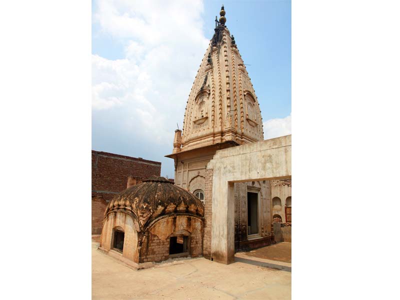 Mandir+Jain+Swamber+inside+Bohar+Gat+Chowk+Bazar+near+Masjid+Phool+Hathan+1.jpg
