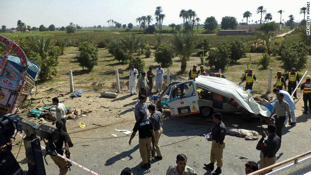 121030011845-pakistan-bus-crash-story-top.jpg