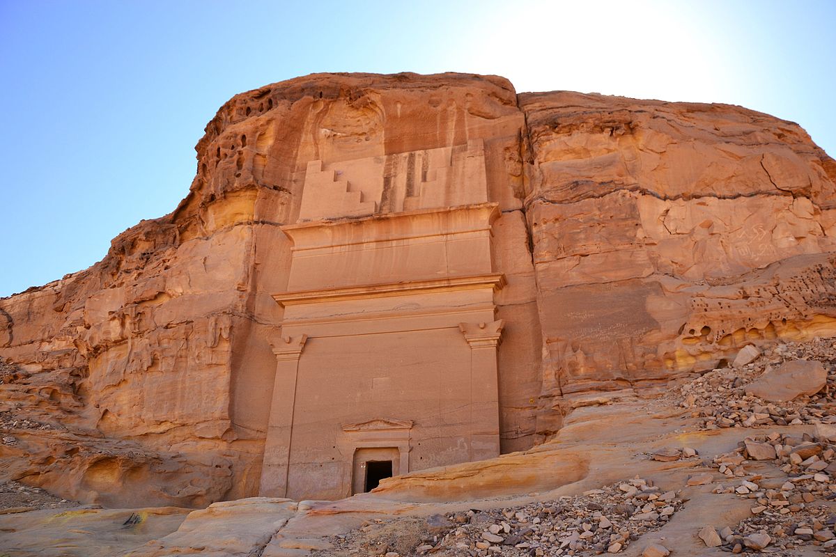 1200px-Madain_Saleh_%286730361263%29.jpg