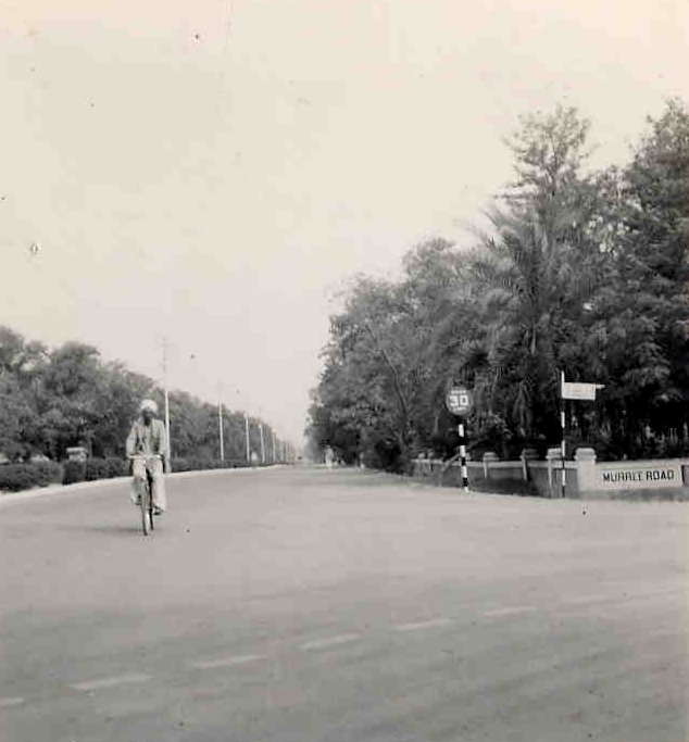 Road_in_Rawalpindi,_1939.jpg