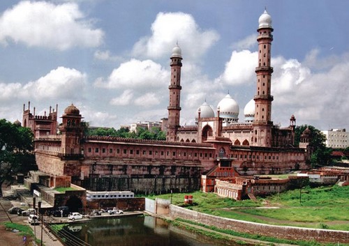 Taj-ul-Mosque-Bhopal-India.jpg