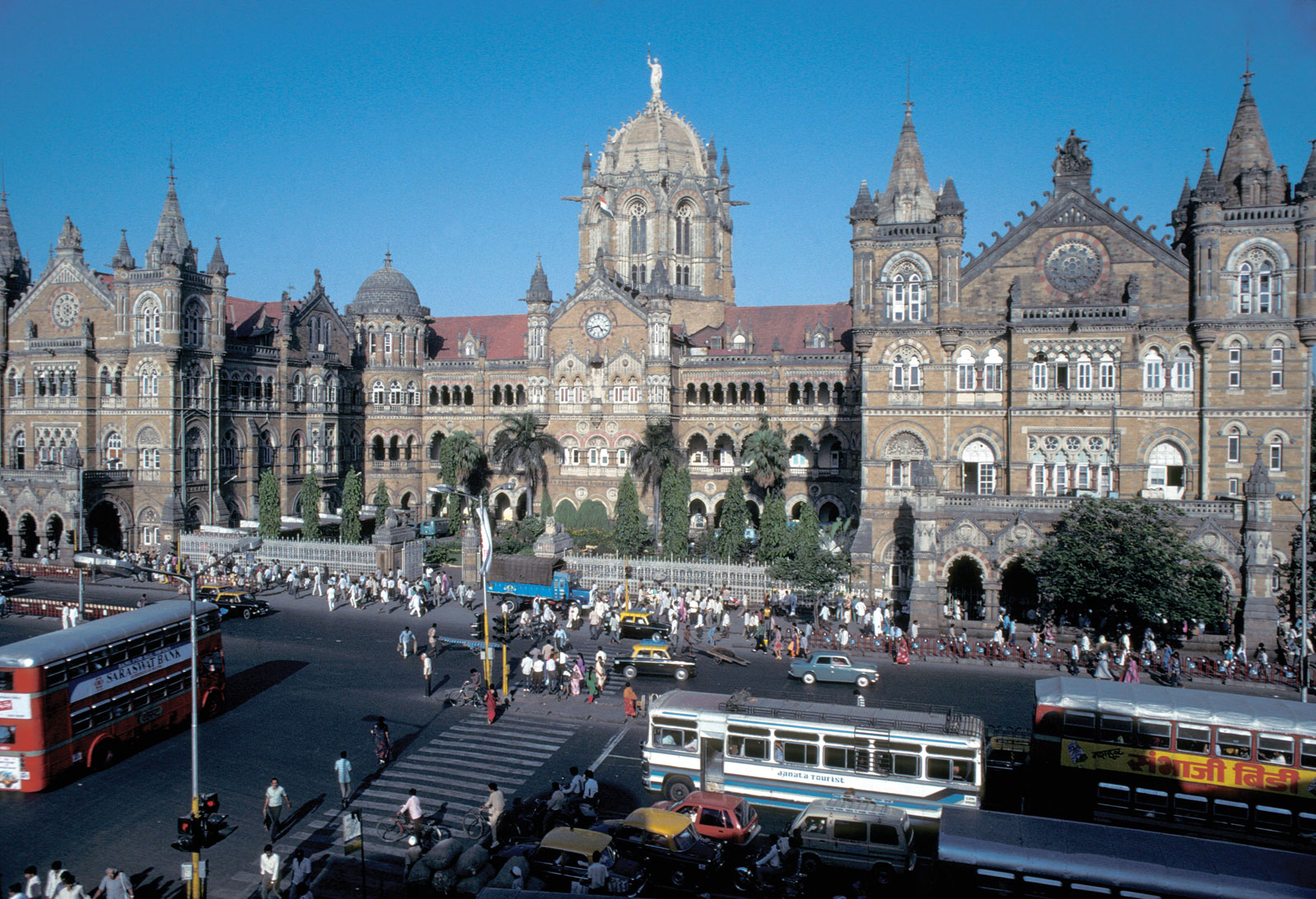 Chatrapati_Shivaji_Terminus_mumbai.jpg