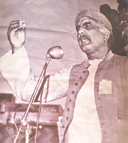 A rare photo of Major Ishaq delivering a speech | Communist Mazdoor Kissan Party Pakistan, Twitter