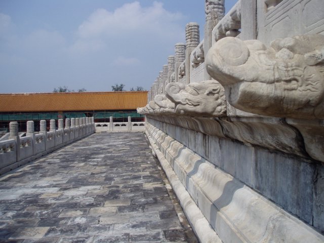 Water_Spouts_in_the_Forbidden_City.jpg