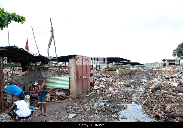 kingtom-bomeh-rubbish-dump-freetown-sierra-leone-bh6x5y.jpg