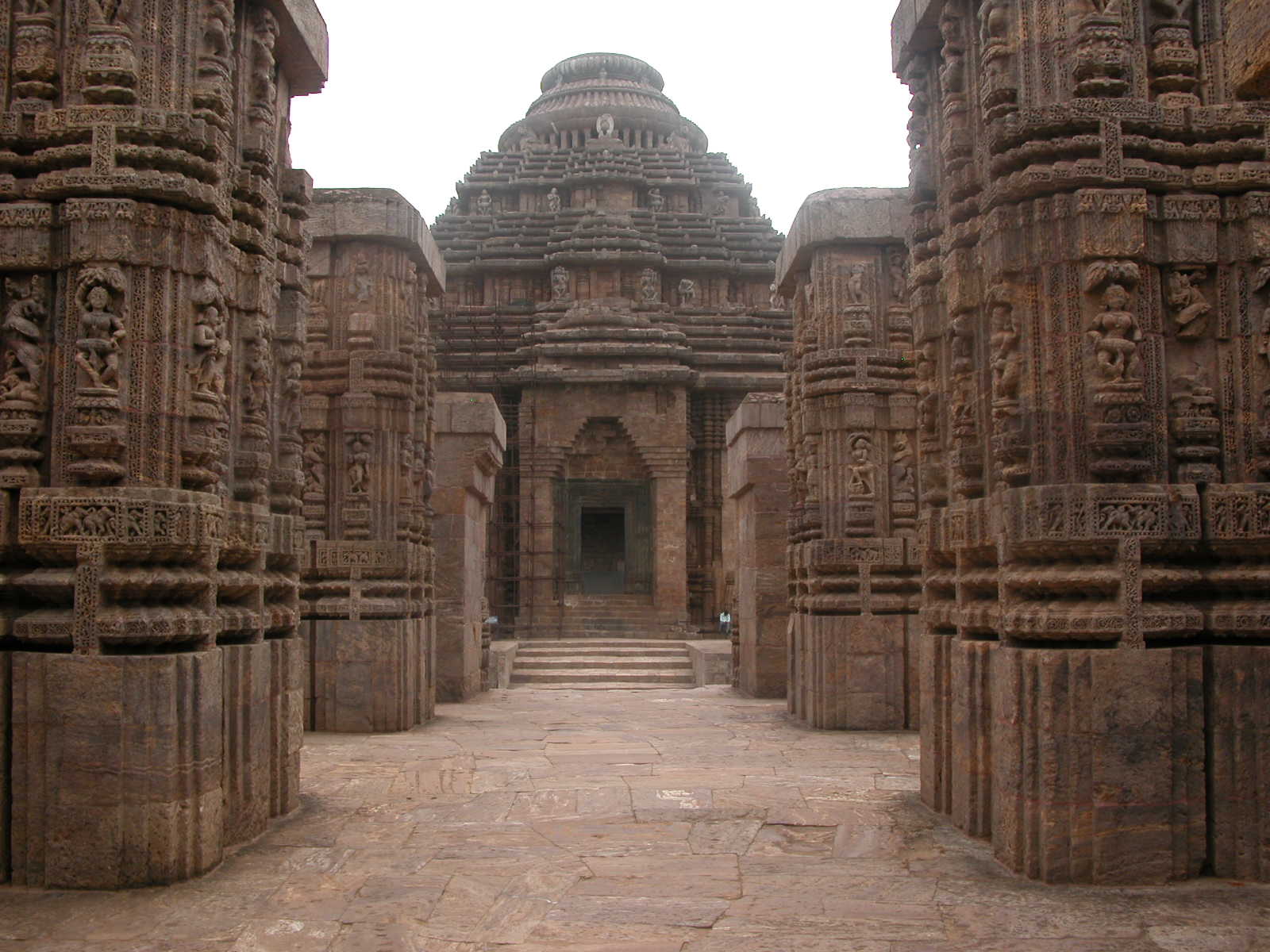 Konark_Sun_Temple_Front_view.jpg