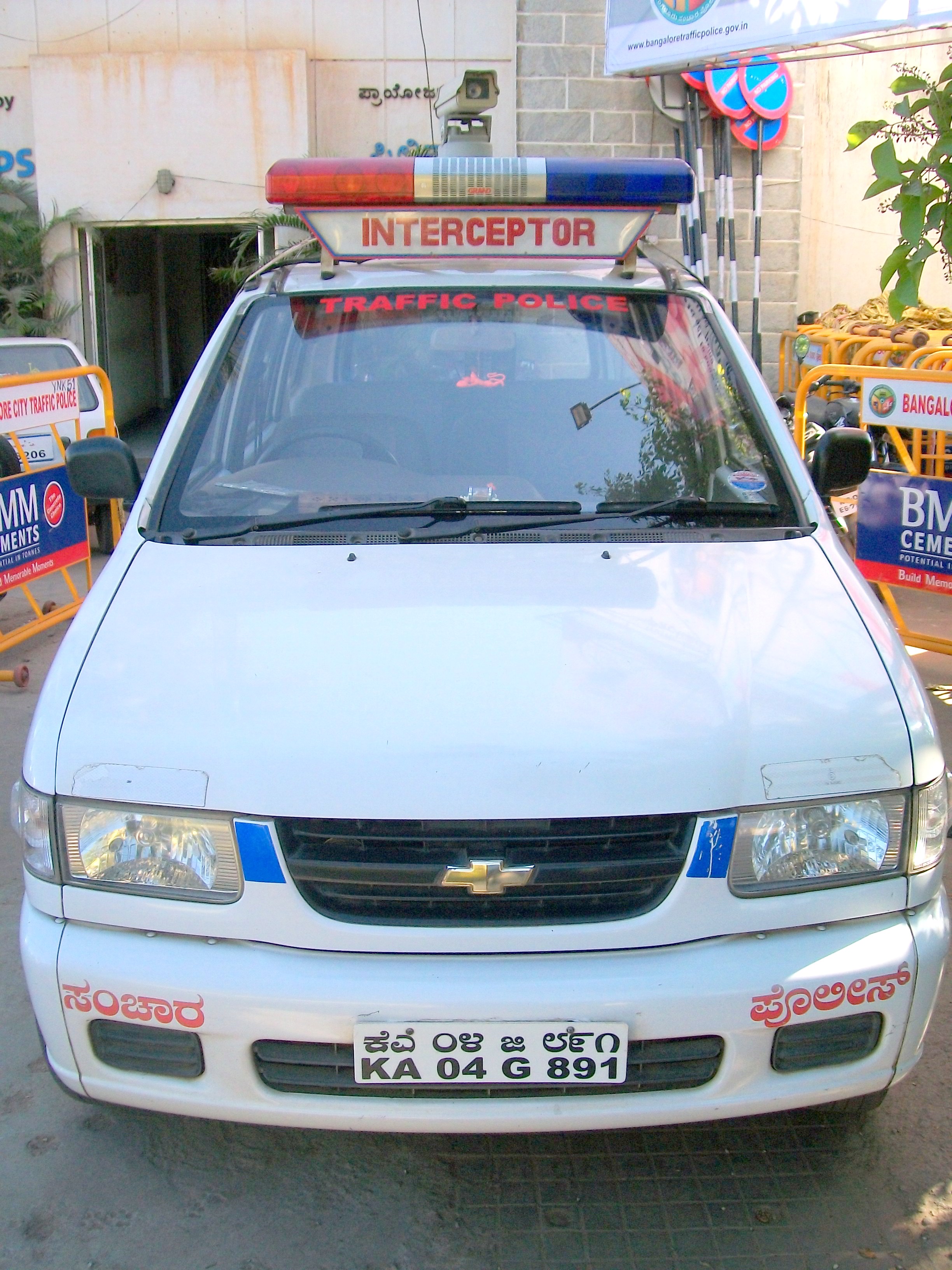 One_of_the_typical_Interceptors_used_by_the_Bangalore_Traffic_Police.jpg