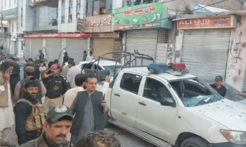 <p>Police officials surround a damaged automobile in Quetta following an explosion. — DawnNewsTV</p>