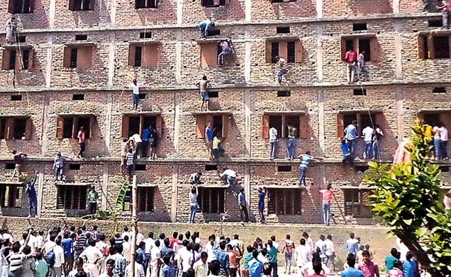 bihar-cheating-afp_650x400_81438330469.jpg