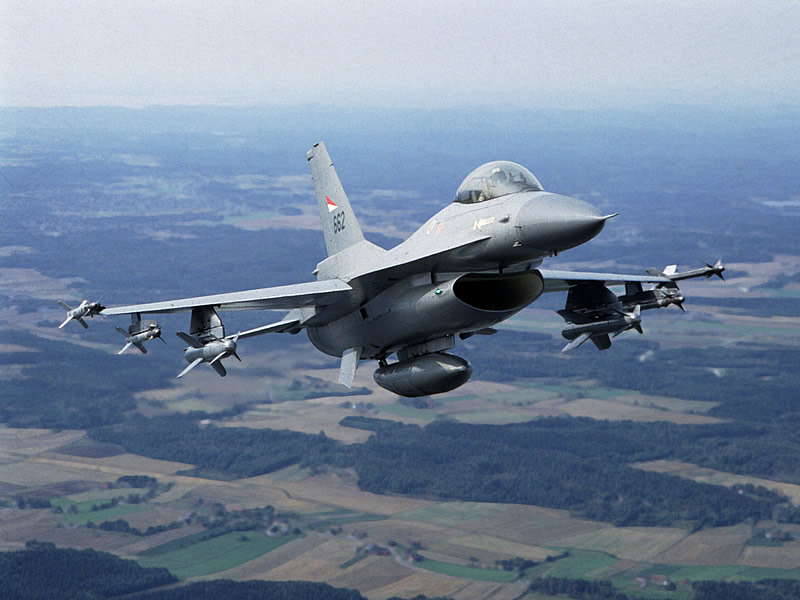 AIR_F-16_Norway_Penguin-MkIII_AIM-9Ms_lg.jpg
