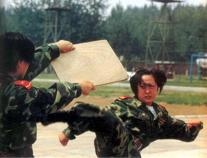 chinese_army_girls_03.jpg