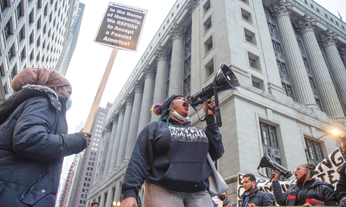 An activist chants in front of City Hall in the Loop to protest the acquittal of Kyle Rittenhouse on November 20, 2021, in Chicago. Rittenhouse was acquitted of all charges one day earlier after testifying he acted in self-defense in the deadly Kenosha shootings that became a flashpoint in the debate over guns, vigilantism and racial injustice in the US. Photo: VCG