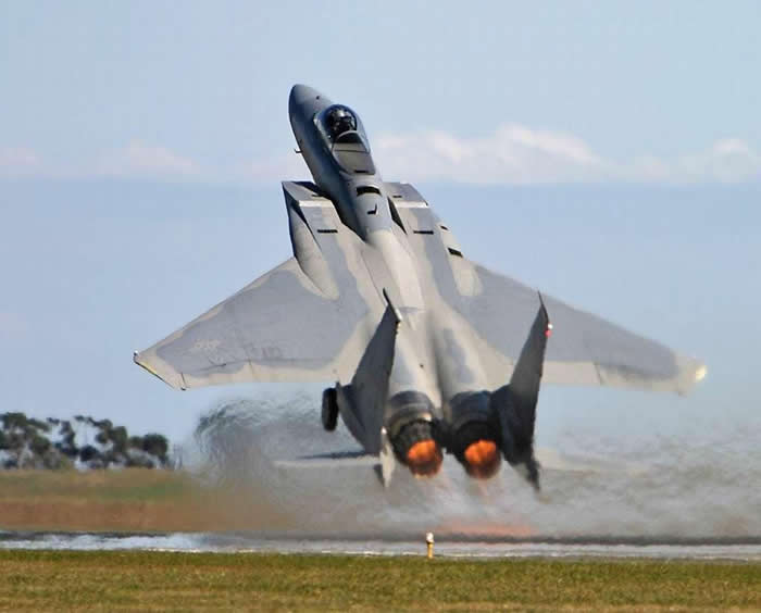 f-15_eagle_short_takeoff_in_afterburner.jpg
