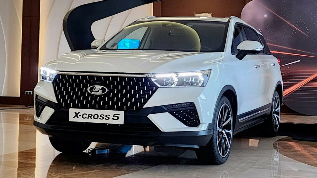  Lada X-Cross 5 Debuts In Russia As A Rebadged FAW From China