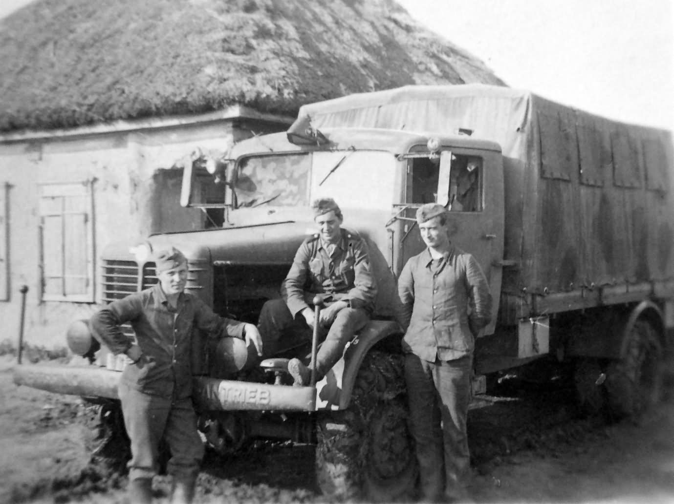 Bussing_NAG_500_S_wehrmacht_near_Smolensk_Russia_1941.jpg