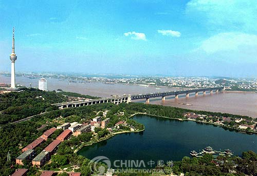 Wuhan-Yangtze-River-Bridge.jpg