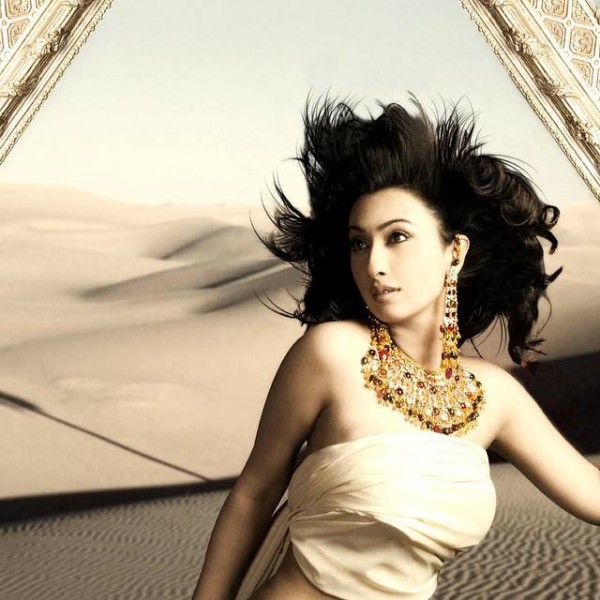 Pakistani-Celebrities-endorsing-Afzal-Jewelers-23-600x600.jpg