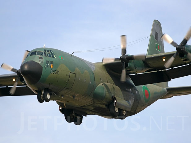 Bangladesh-Air-Force_C-130B-Hercules_220512.jpg