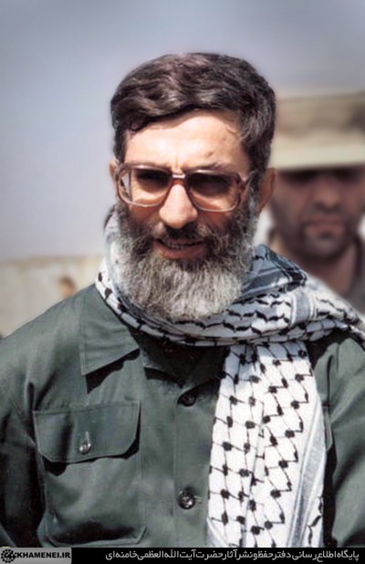 Ayatollah_Khamenei_in_Military_Uniform_in_1988_by_Khamenei.ir_08.jpg