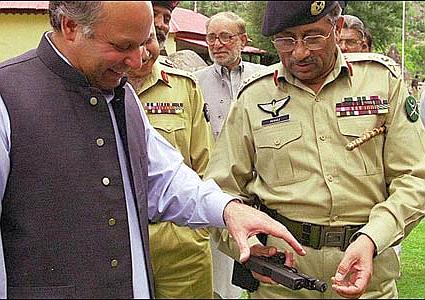 musharraf-showing-gun-to-nawaz.jpg