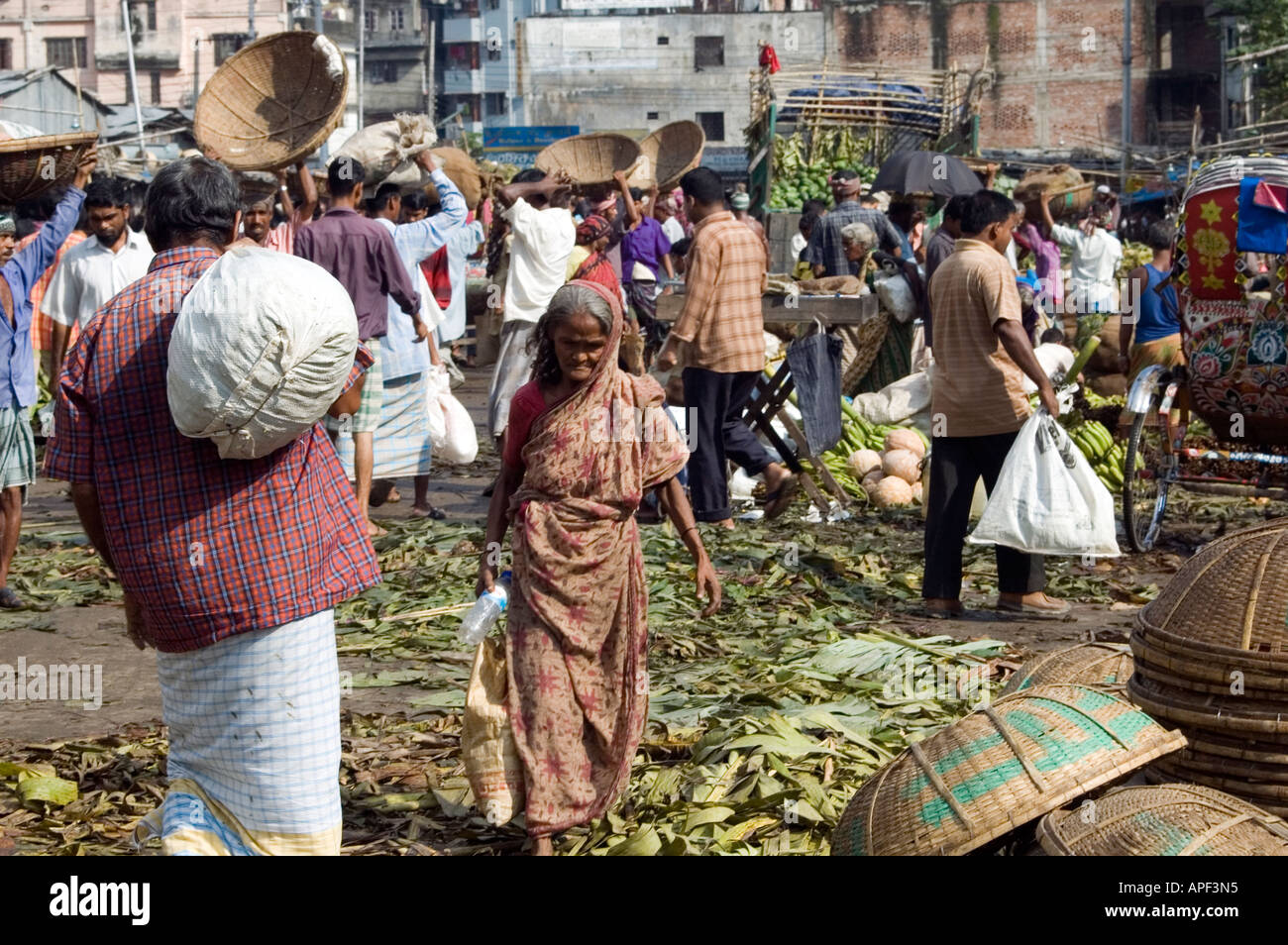 urban-poverty-dhaka-bangladesh-ph-dan-white-APF3N5.jpg