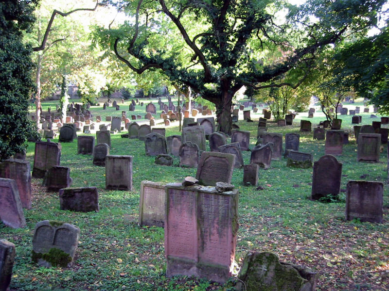 800px-Jewish_cemetery_Worms.jpg