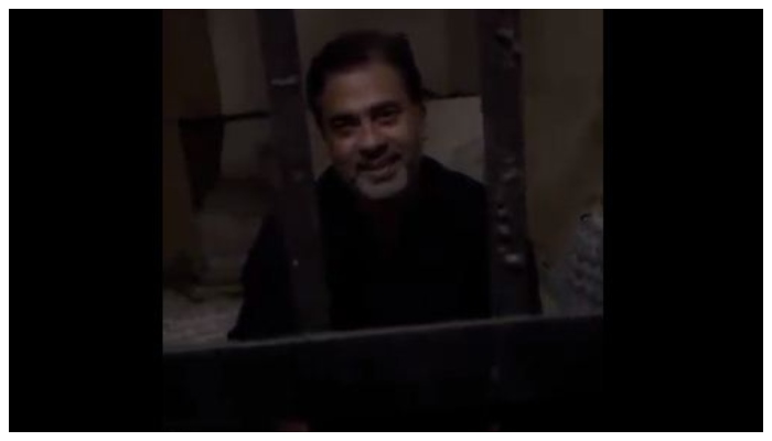 Screengrab of Imran Riaz in video of prison cell shared by Imran Khan. — Twitter/ @ImranKhanPTI