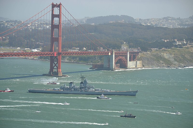 800px-USS_Iowa.jpg