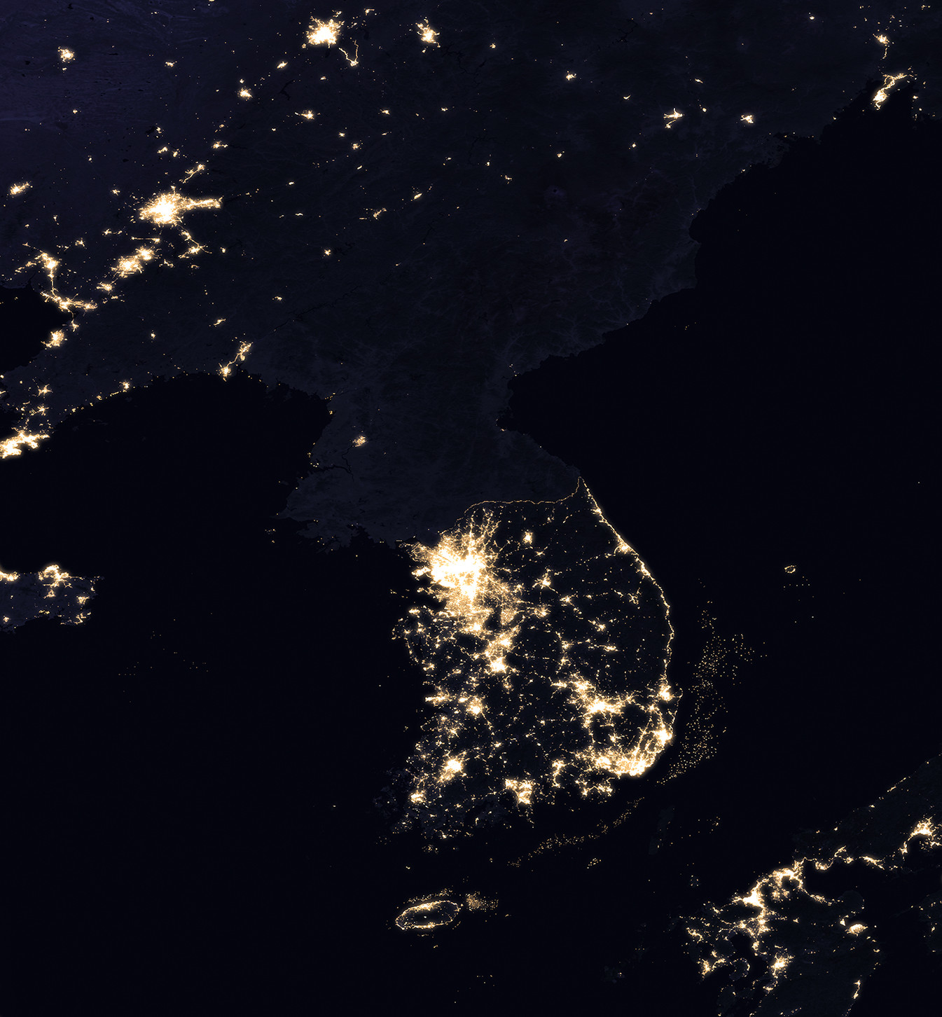 Korean_Peninsula_at_night_from_space.jpg