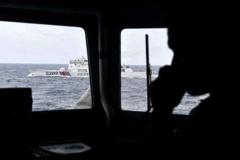 kapal-coast-guard-china-membayangi-kri-usman-harun-359-saat-melaksanakan-patroli-di-zee-indonesia-utara-pulau-natuna.jpg