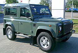 250px-Land_Rover_Defender_front_20070518.jpg