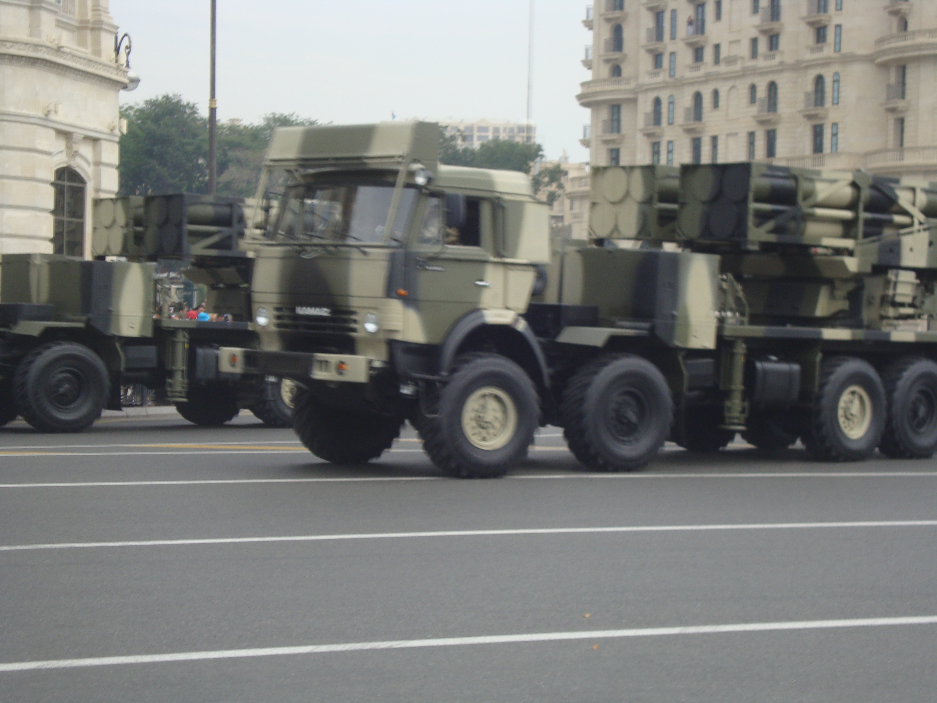 Azeri_Lynx_Extra%2C_parade_in_Baku%2C_2013.JPG