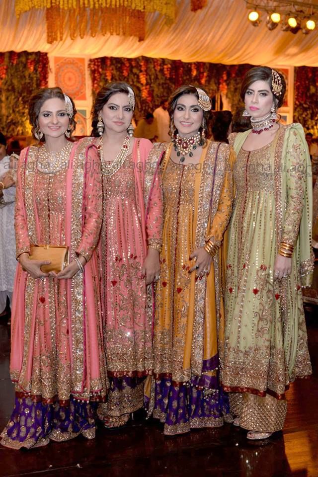 7d11600758eb03e0f3a214ffe7082907--pakistani-bridal-pakistani-dresses.jpg