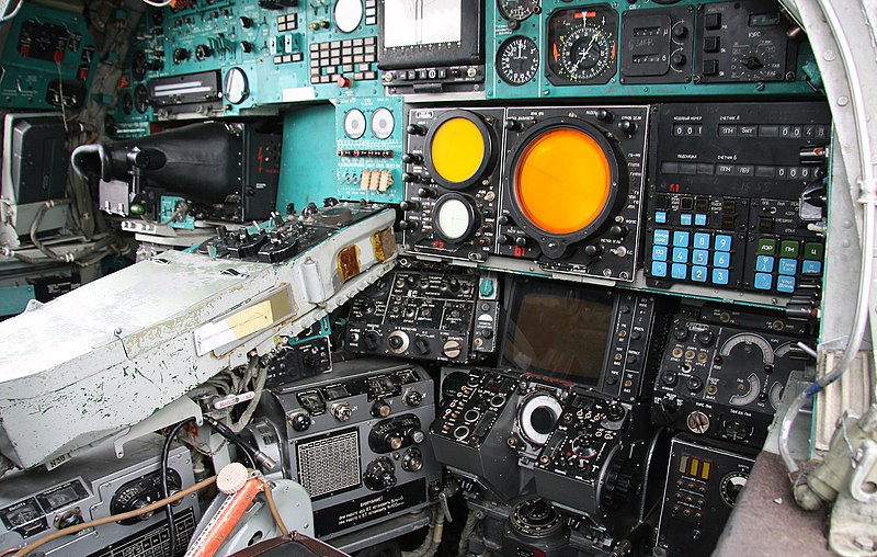 800px-Cockpit_of_Tupolev_Tu-22M3_%287%29.jpg
