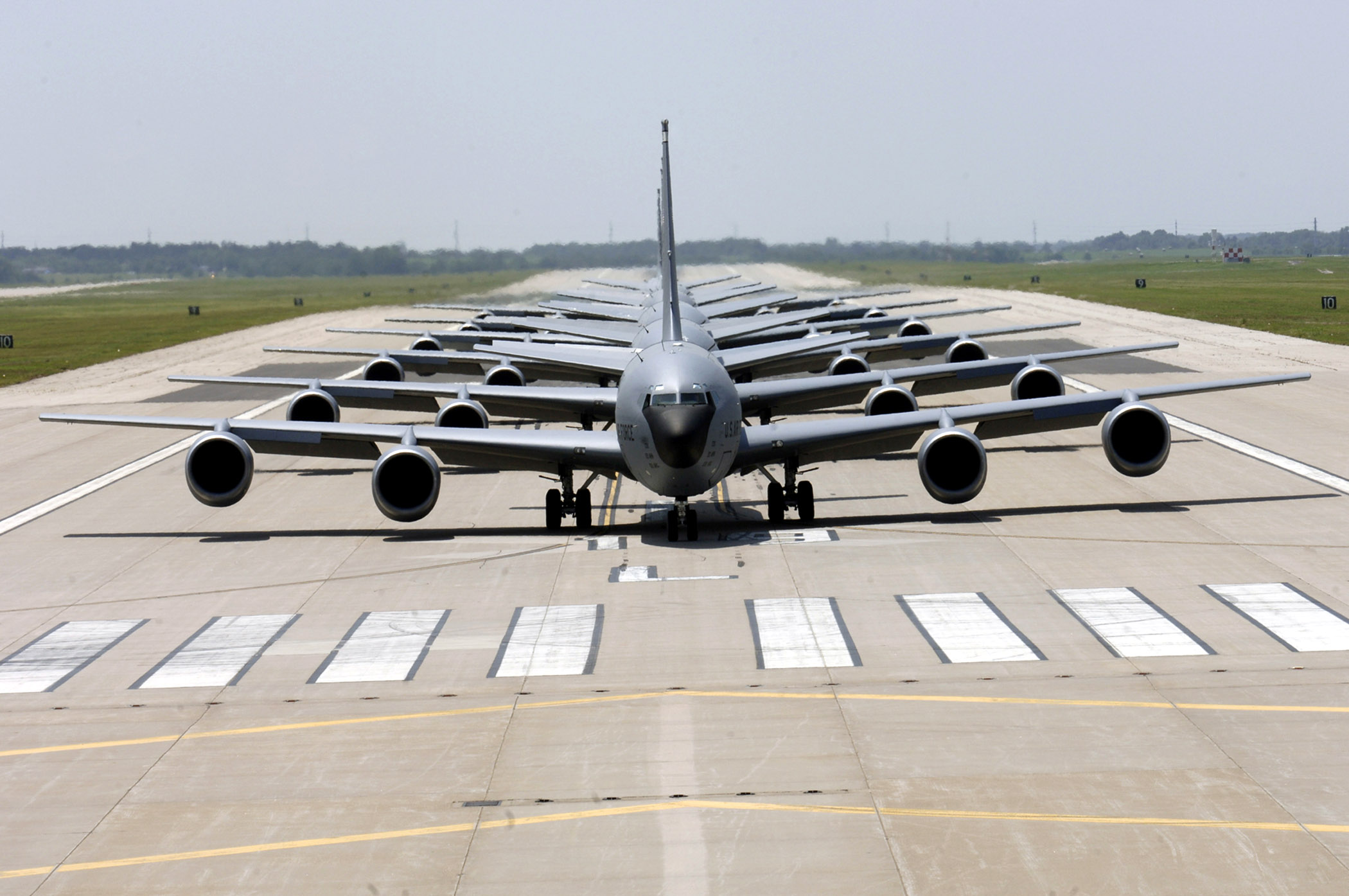 KC-135_Stratotanker_Elephant_Walk.jpg