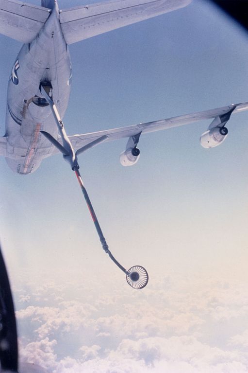 511px-Hose-and-drogue_refueling_equipment_of_KC-135A.jpg