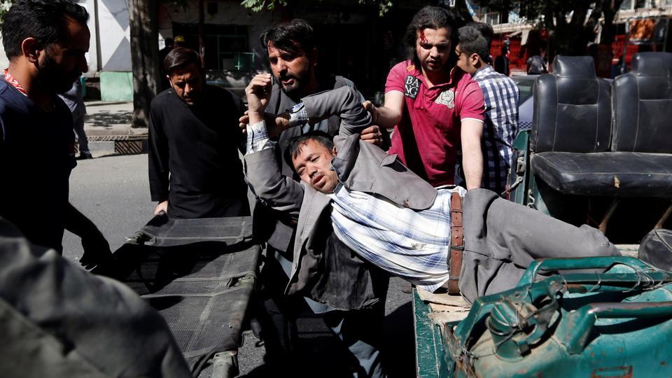 kabul-move-after-injured-afghanistan-blast-hospital_7305c8be-45c7-11e7-9f7a-23d54b55bc46.jpg