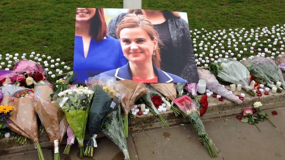 _90009535_jocox3.jpg