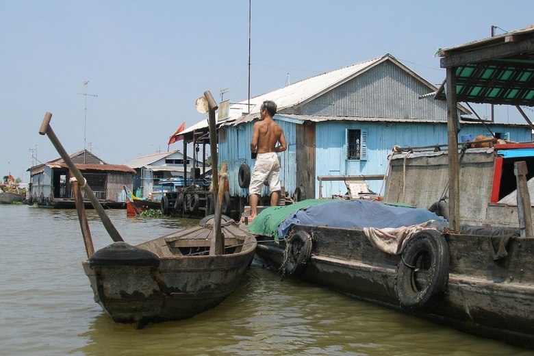 Vietnam_Chau_Doc_Houses_on_Bassac_River.jpeg