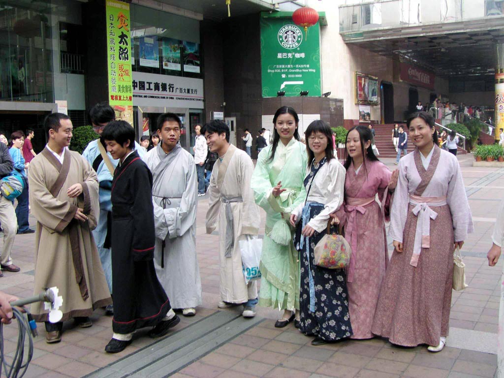 Han_clothing_Hanfu_movement.jpg