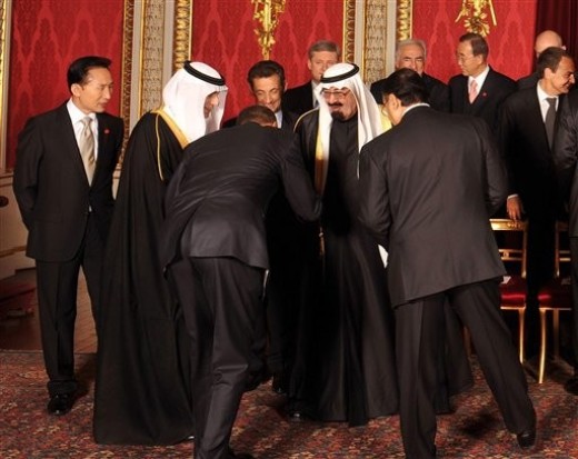 bowing%20to%20Saudi%20King.jpg