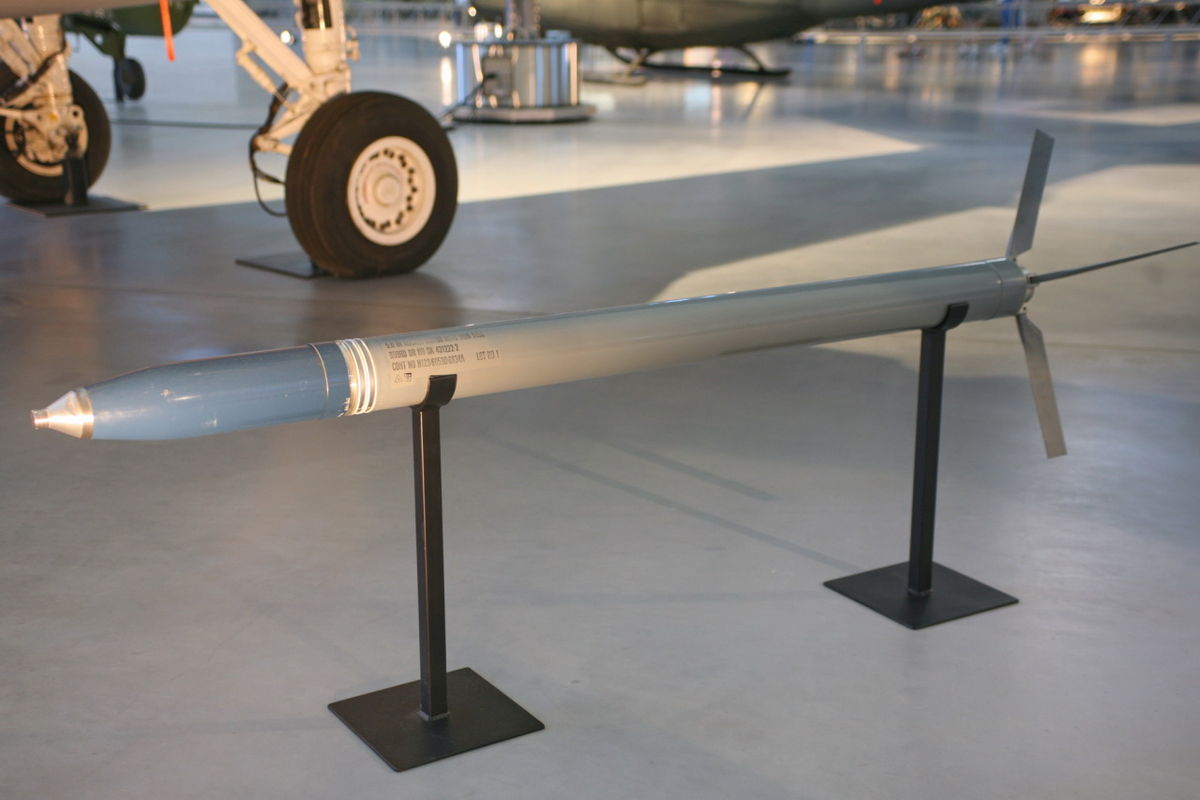 1200px-Zuni_unguided_rocket.jpg