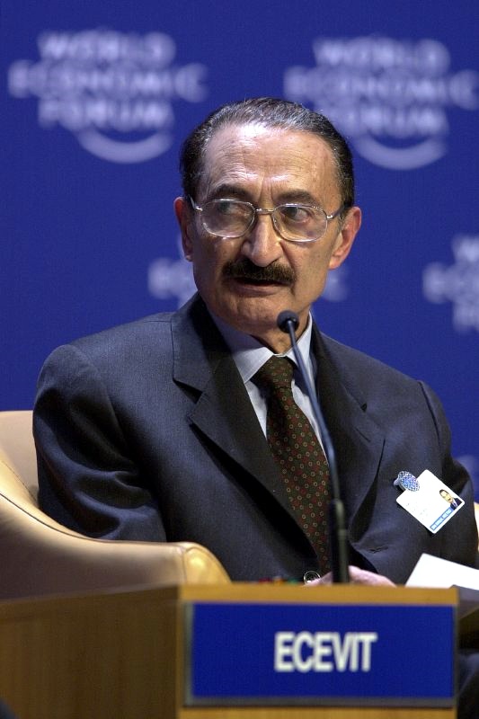 B%C3%BClent_Ecevit-Davos_2000.jpg