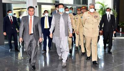 PM visits ISI headquarters, expresses satisfaction over professional preparedness