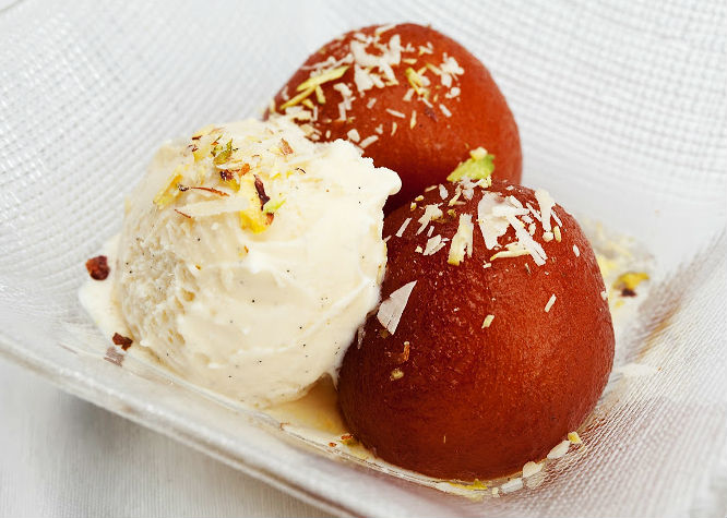 Gulabjamun-vainilla-ice-cream.jpg