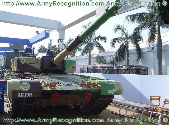 Arjun_main_battle_tank_at_DefExpo_2012_Defence_Exhibition_India_New_Delhi_001.jpg