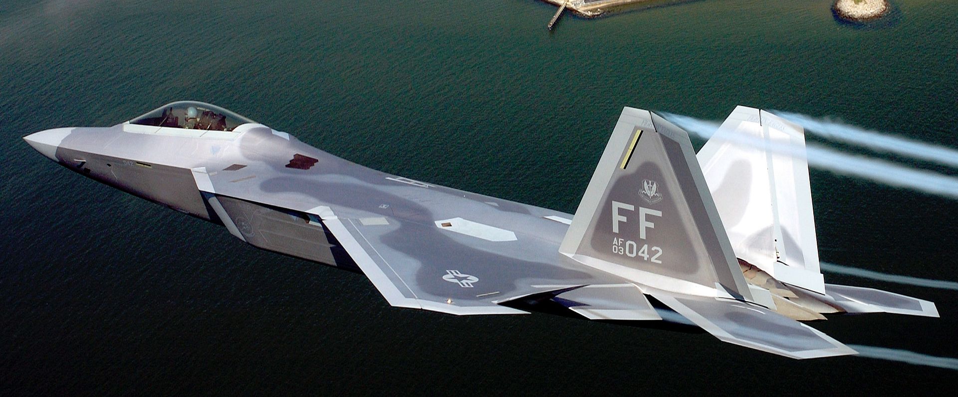 f-22_vert_stabs_speedbrake_zpsb3a6f35b.jpg